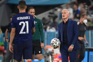 包含马德里竞技发布备战花絮；赛前复出首秀；德国杯任务艰巨；年轻球员得到机会的词条